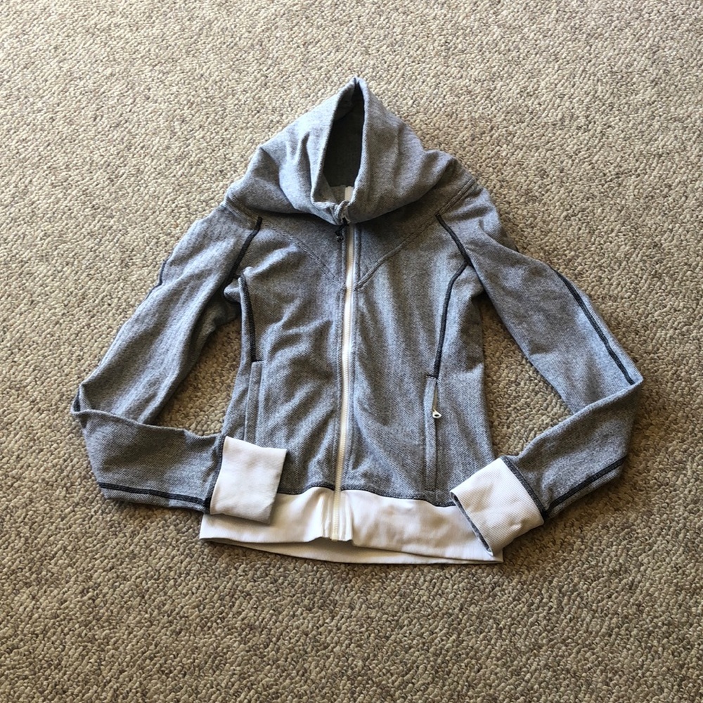Lululemon black & white herringbone sweatshirt  4